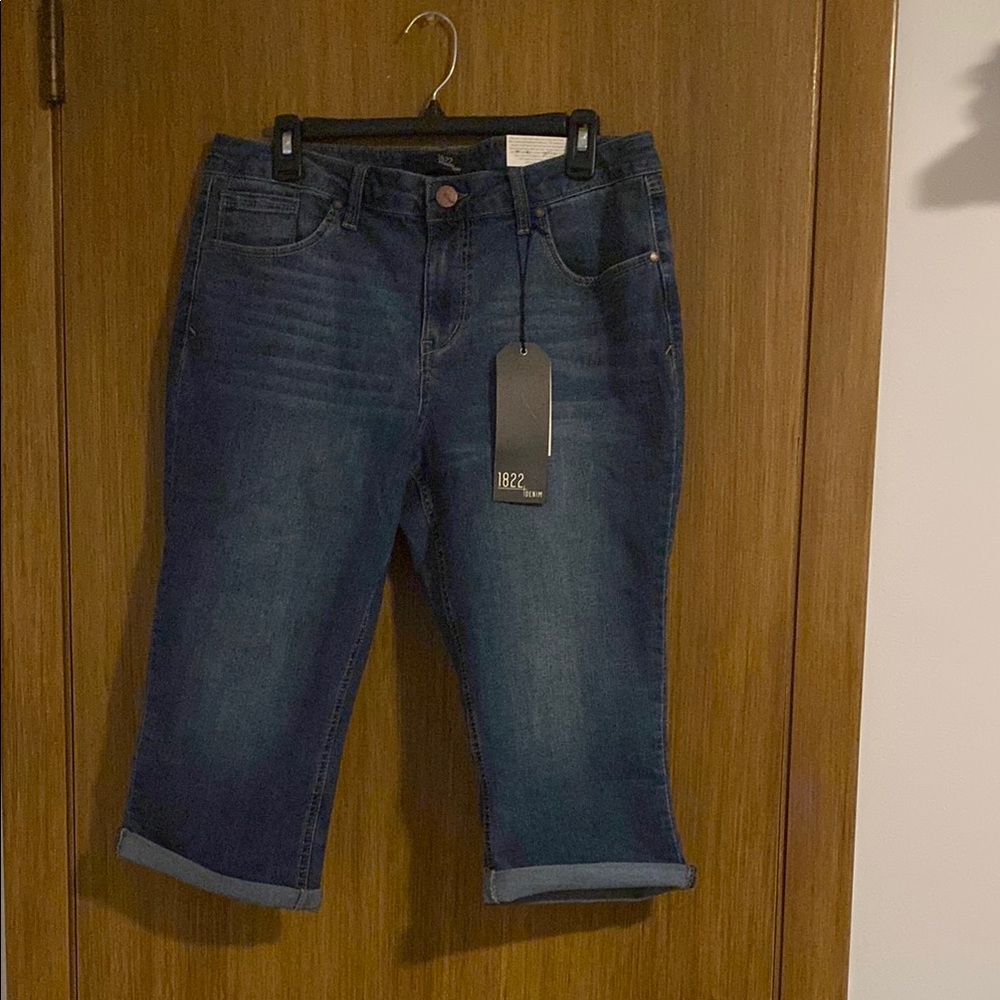 1822 Denim Blue Ankle Cropped Jeans with Classic Styling